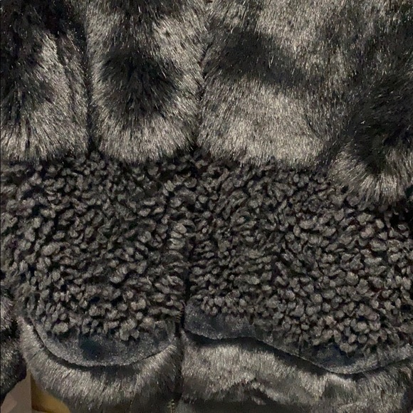 John + Jenn Faux Fur Bomber Jacket: 100% Exclusive - Picture 4 of 6